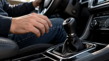 Schimbător manual care vibrează în accelerație: suporturi, timonerie sau jocuri în cutie