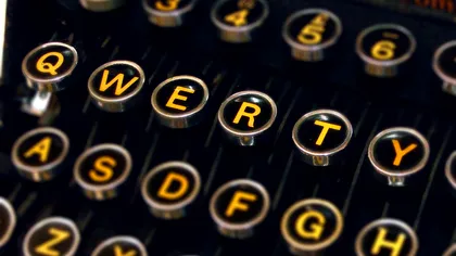 De ce tastatura nu are literele în ordine alfabetică. Decizia de acum peste 150 de ani care ne ține și azi „legați” de QWERTY