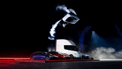 VIDEO Explicație: Cum „zboară” noul Tesla Roadster și face scamatorii în aer, dincolo de spectacolul de marketing