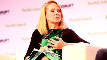 Fosta șefă Yahoo a întrebat inteligența artificială ce are special propria fiică. Răspunsul AI a stârnit un scandal: când tehnologia ajunge să țină locul părinților