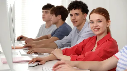 Adolescenții din România folosesc AI pentru învățare și creativitate. Ce arată studiul Google „The Future Report”