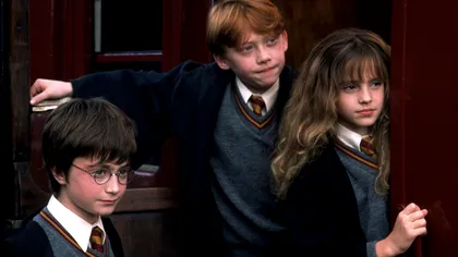 REVIEW Harry Potter și piatra filosofală: toate diferențele dintre carte și film. Ce a lipsit din ecranizarea din 2001 și ce sper să vedem în noul serial HBO
