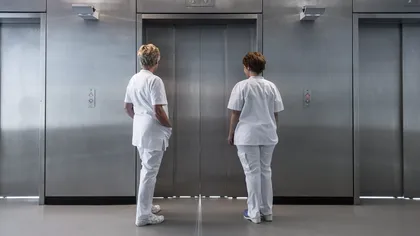 Salariile din Sănătate s-ar putea schimba din nou. Ce se pregătește pentru medici, asistenți și infirmieri