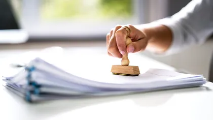 Ce se întâmplă cu un credit când titularul moare. Cât pot fi obligați moștenitorii să plătească