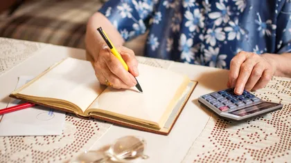 Pensionarii care pot avea bani de recuperat fără să știe. Când poți cere recalcularea pensiei