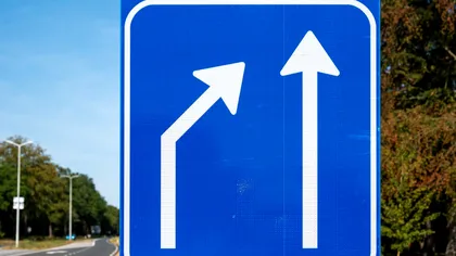 Ce este „regula fermoarului” în trafic și cum vor fi sancționați șoferii care nu o respectă. Manevra care ar putea deveni obligatorie
