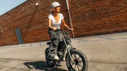Segway lansează o bicicletă electrică ce arată ca o motocicletă. Are 93 km autonomie și costă aproximativ 1.790 de euro