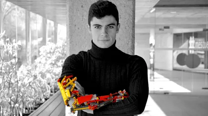 VIDEO Tânărul care și-a construit din piese Lego o proteză robotizată