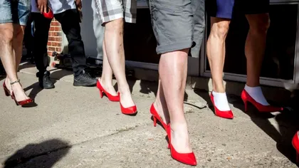 Pantofii cu toc erau doar pentru bărbați. Cum s-a schimbat lumea?