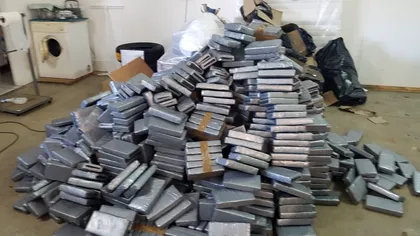 Colete cu droguri pe litoral. Poliția Română ia la puricat plajele și duminică: „Sute de kilograme plutesc pe Marea Neagră”