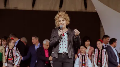 Moment rușinos pentru Carmen Avram și Rovana Plumb. Au fost evacuate în huiduieli, la Iași - VIDEO