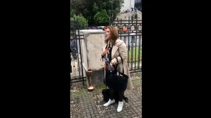 O jurnalistă de la Antenă, huiduită la o secție de votare din Italia. Acest video a devenit viral