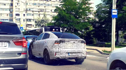 Noua Dacia Duster? Mașină camuflată, surprinsă în teste pe străzile din Iași, ce pare să fie noua Arkana - FOTO