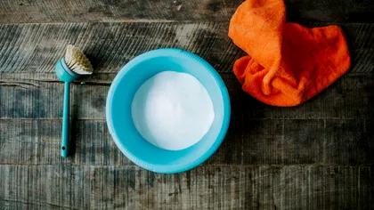 Cu ce combini bicarbonatul de sodiu pentru a scăpa de mirosul neplăcut din casă. Iată rețeta