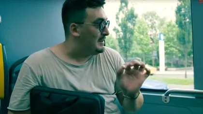 Vloggerii plătiți de Firea care aproape te iau la mișto: de ce au dat mașina pe autobuz
