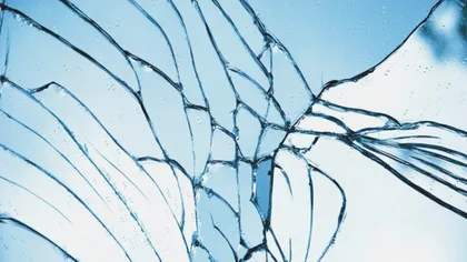 Ce înseamnă când spargi o oglindă. De ce cred superstițioșii că este cel mai rău lucru care ți se poate întâmpla