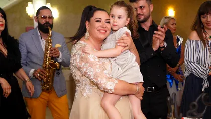 Oana Roman, o imagine cu fiica ei la serbarea de sfârșit de an. Fanii i-au sărit în cap: ”Nu crezi că e prea mică?”