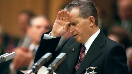 Nicolae Ceaușescu se credea și primul poet al țării: ce versuri a scris chiar cu mânuța lui