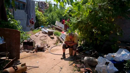 FOTO Imagini din casa groazei din Caracal: cu cât dorea criminalul să vândă cele 7 camere pline cu mizerie și fiare vechi