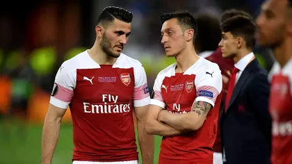 Fotbaliștii Mesut Ozil și Sead Kolasinac, atacați în Londra. O bandă de hoți au vrut să le fure mașina