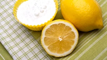 Patru trucuri prin care bicarbonatul de sodiu te ajută la întreținerea hainelor. La numărul 3 nici nu te-ai fi gândit