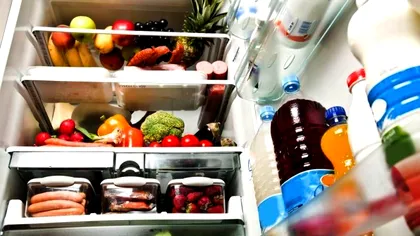 Cum cureți frigiderul cu bicarbonat de sodiu și oțet. Trucul care îți salvează bani și mult timp