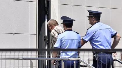 FOTO&VIDEO Criminalul din Caracal, zâmbet ironic după arestare: de ce a fost dus, din nou, la locuința sa
