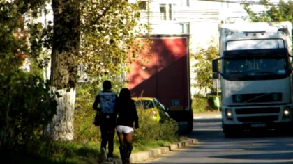 Discuția cu un proxenet. Minorele din România încep la 13 ani