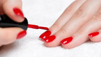 8 utilizări practice, în casă, ale ojei pentru unghii. Nici nu te-ai fi gândit cât de utilă poate fi