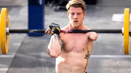 Nu o să-ți vină să crezi ce este posibil: forța omului cu o singură mână îți arată ce înseamnă ambiția