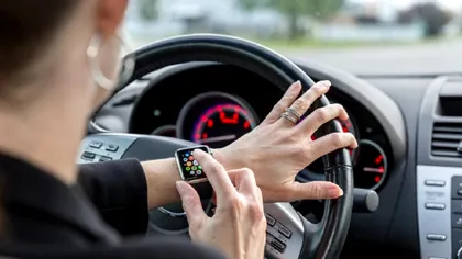 Noul Cod Rutier. Smartwatch-ul, interzis la volan. Șoferii, sancționați aspru. Modificările intră în vigoare sâmbătă