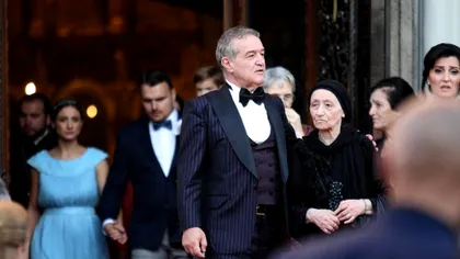 Gigi Becali, scene incredibile la nunta fetei sale. Câţi bani le-a oferit chelnerilor. Mai rar aşa bacşiş