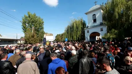 Ce s-a întâmplat în momentul în care 8 dintre victimele accidentului din Ialomița erau înmormântate. Tot satul a privit cu lacrimi în ochi