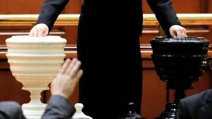 Presiuni înainte de moțiunea de cenzură. Un milion de euro pentru absența din plen