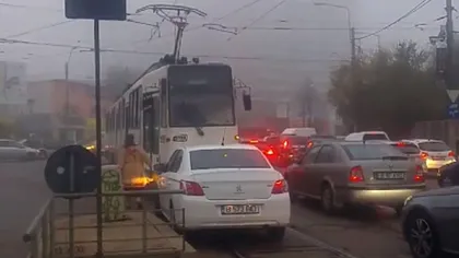 Viralul săptămânii. Ce s-a întâmplat cu șoferița care s-a certat cu vatmanul unui tramvai să-i facă loc să treacă