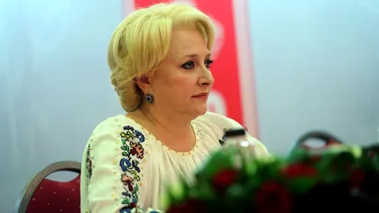 Viorica Dăncilă, apariție de senzație la botezul fiicei Alessandrei Stoicescu. S-a pozat așa cu Adrian Năstase și Mircea Geoană