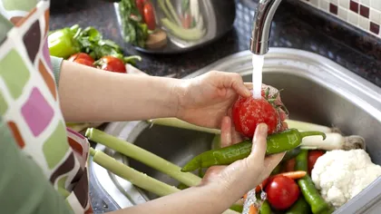 Ce se întâmplă dacă pui bicarbonat de sodiu peste fructe și legume. De-acum, îl vei folosi în combinația asta de fiecare dată