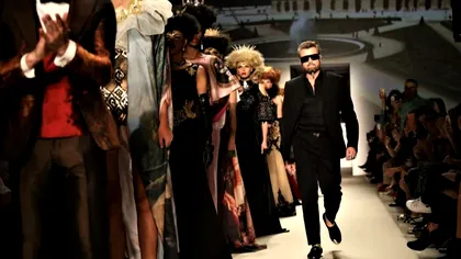 Cătălin Botezatu, din nou pe podium după operația la colon. Ce au observat invitații de la prezentarea de modă