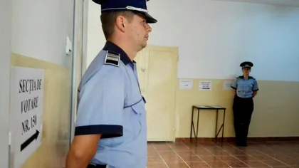 Un primar a fost filmat în timp ce le dădea oamenilor bani lângă secția de votare. Ce sumă a oferit