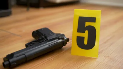 Avocată împușcată mortal, în timpul unui proces. S-a folosit chiar arma considerată probă în instanță
