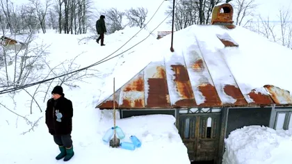 Cea mai cumplită iarnă din istoria României! O întreagă familie cu 12 copii a murit de frig. Deszăpezire cu tancurile armatei