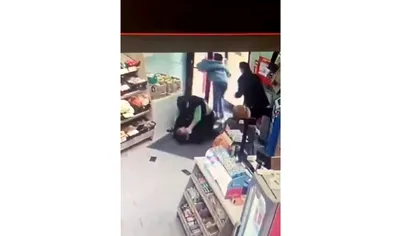 Cine era vânzătoarea din Timișoara care s-a bătut cu cei doi hoți. Nimeni nu a intervenit VIDEO