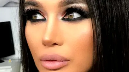 Elena Băsescu și cei trei copii, imagine de familie. Motivul nebănuit pentru care s-au îmbrăcat toți la fel