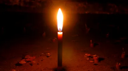 Un preot i-a dat din greșeală unui enoriaș benzină în loc de apă sfințită. Șocant ce a urmat