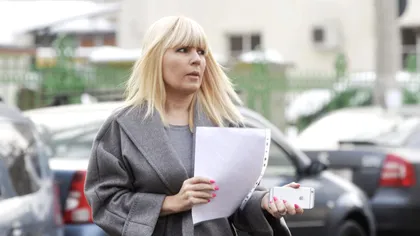 Cum a fost surprinsă Elena Udrea în oraș. Accesorii de lux, chiar și când merge la piață