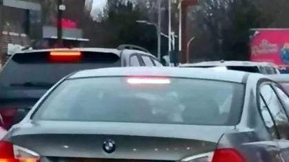 Râzi cu lacrimi. Ce și-a putut pune un șofer de BMW din București la numărul de înmatriculare FOTO