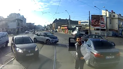 Șoferul BMW-ului împins de tramvai, mesaj halucinant pe Facebook. Ce le transmite celor care îl critică