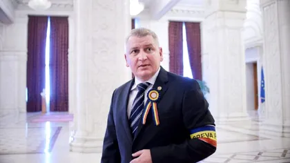 Ipostaza intimă în care s-a fotografiat liderul deputaților PNL. Imaginea cu Florin Roman a ajuns publică