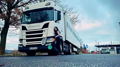 Cea mai frumoasă șoferiță de TIR din Germania este româncă. Are 23 de ani și i-a uluit pe nemți cu aptitudinile ei VIDEO