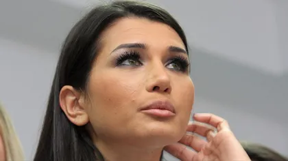 Ce mașină conduce acum Elena Băsescu. Cum a fost surprinsă pe stradă, în plină criză sanitară